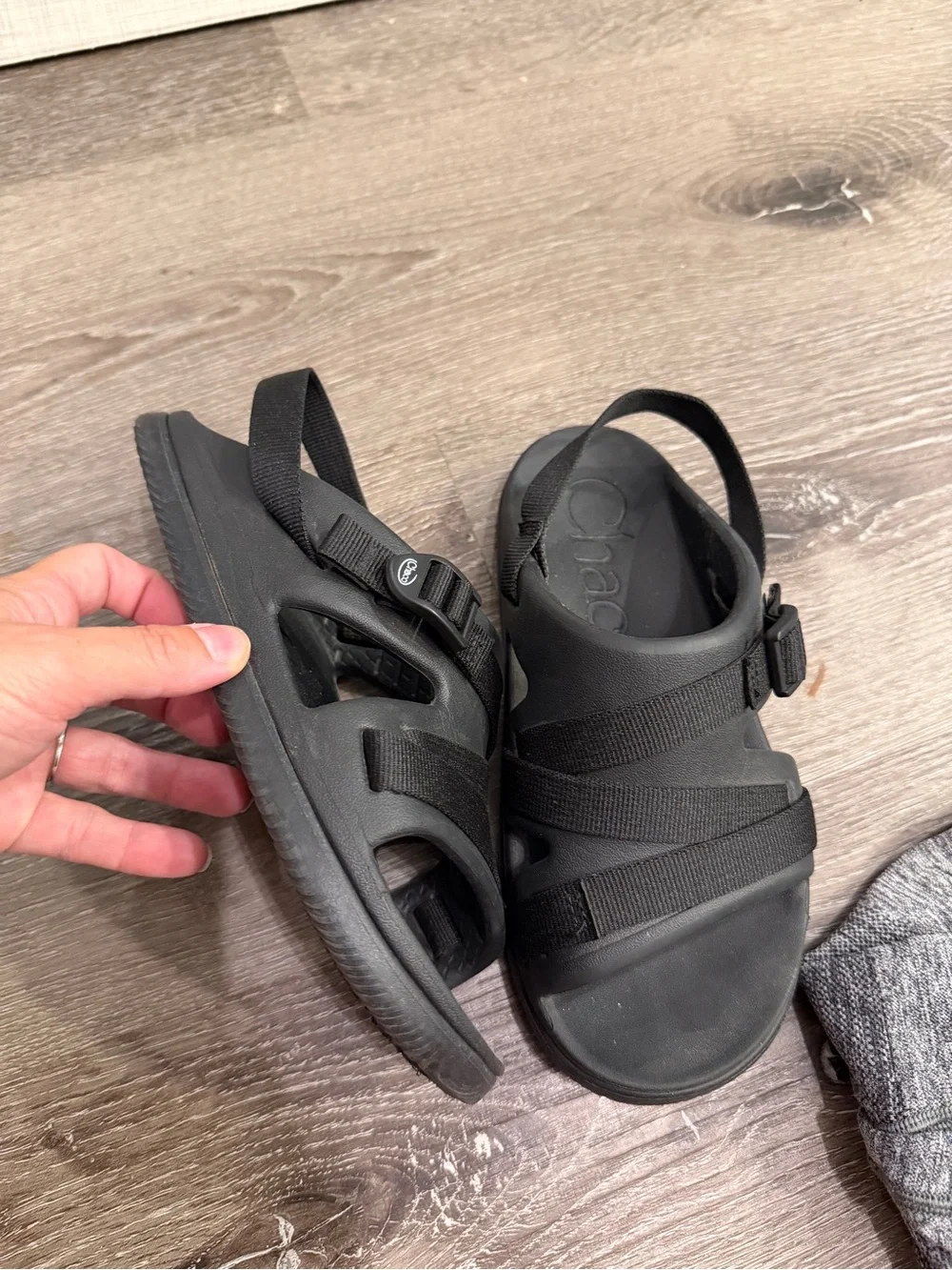 EUC Chaco Black Strappy Slide Sandals
